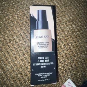Smashbox Foundation brand new